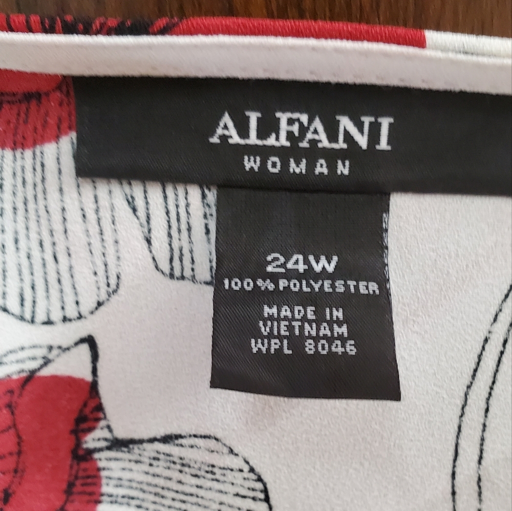 Alfani Wrap Front Floral Blouse NWT 24W - Picture 6 of 10
